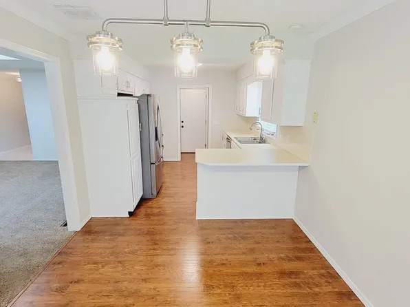 2211 E Cragmont St, Springfield, MO 65804