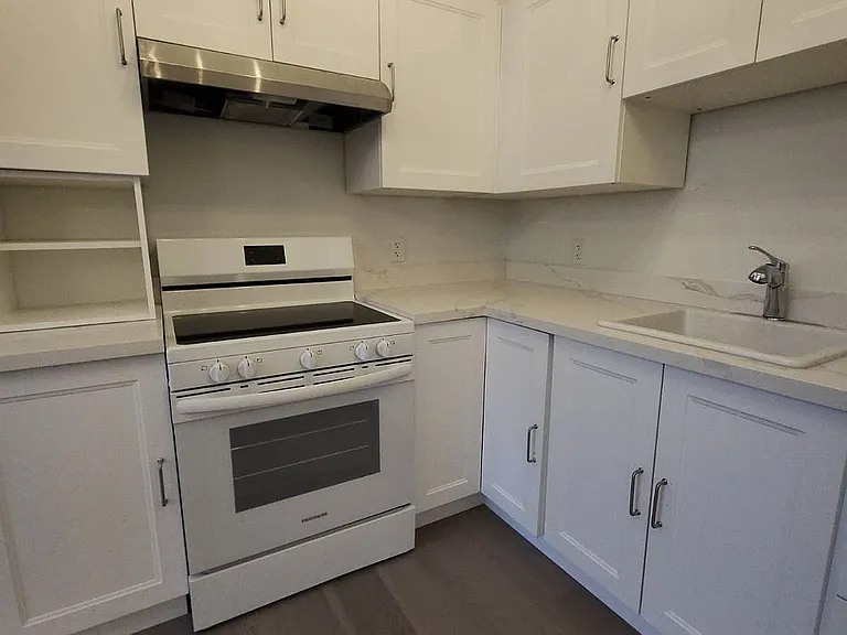 54 Main St S #1 — Photo 4