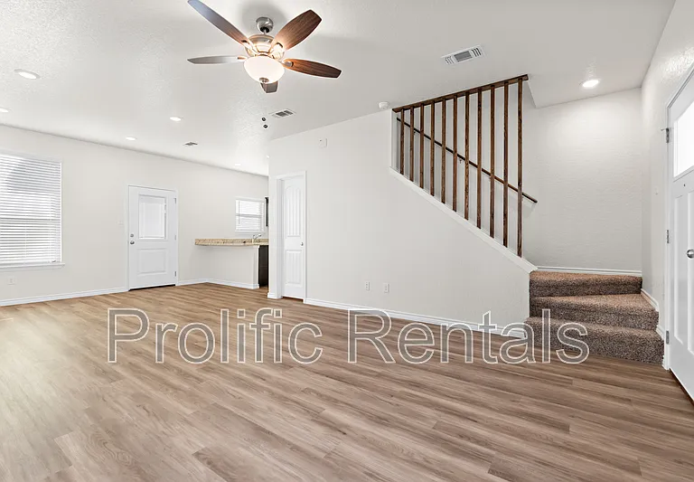 106 Logan Ct #B — Photo 7