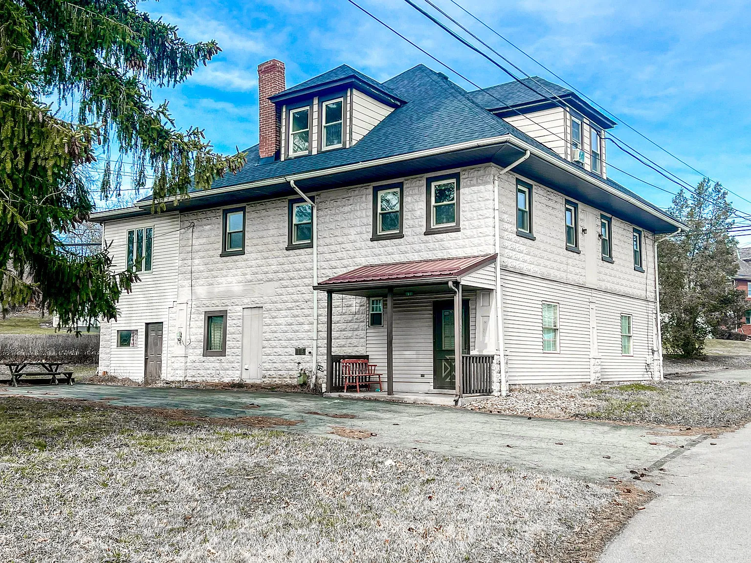 110 Abbe Pl photo 1