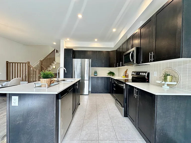 Broadridge Cres — Photo 7