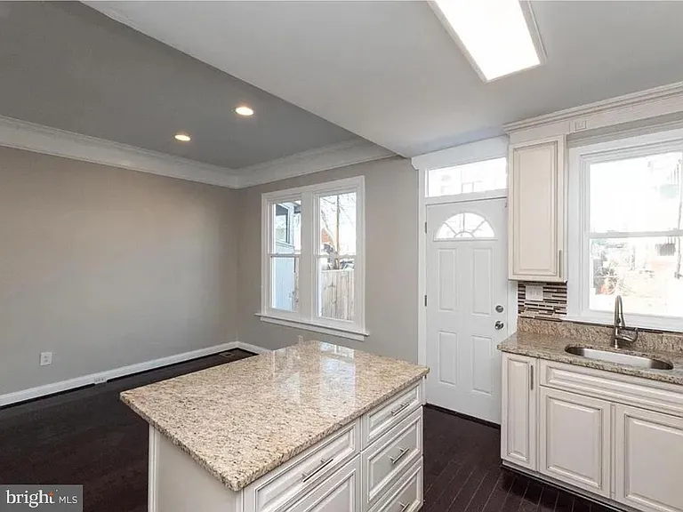 465 Luray Pl NW — Photo 19