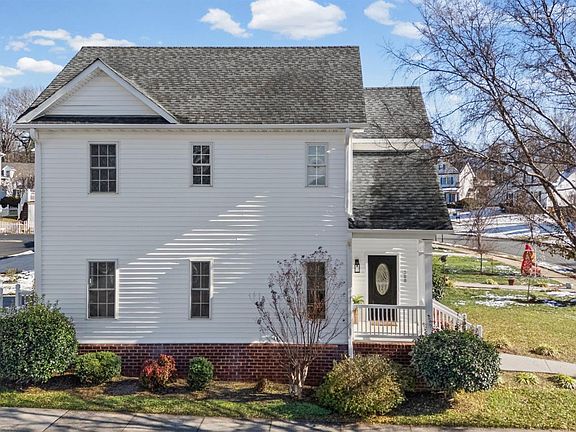 2nd image of 300 Wyndhurst Dr