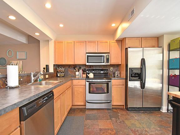 3rd image of 959 Auburnview Dr
