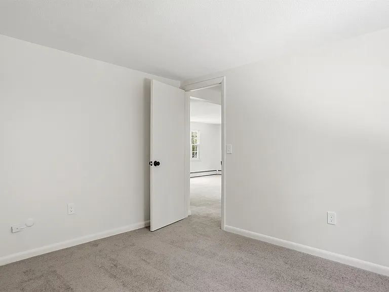 289 Derry Rd #B — Photo 16