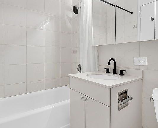 5th image of 99 John St APT 1007