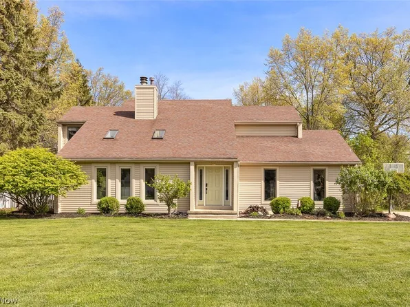 32290 Orchard Park Dr, Avon Lake, OH 44012