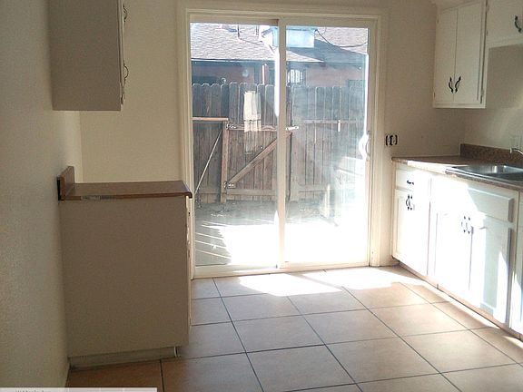 4th image of 1215 Valencia Ave APT B