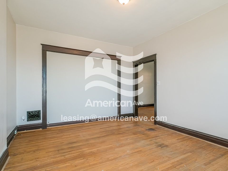 702516_003_living_room_14345588.jpg