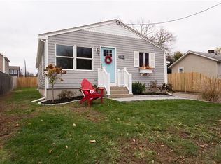 15 Berkley Ave, Portsmouth, RI 02871