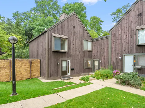 238 Falkirk Ct, Kalamazoo, MI 49006