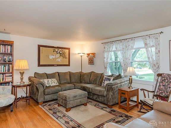 5th image of 209 Brookwood Dr
