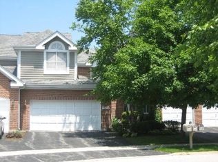 22W500 Lakeside Dr, Glen Ellyn, IL 60137