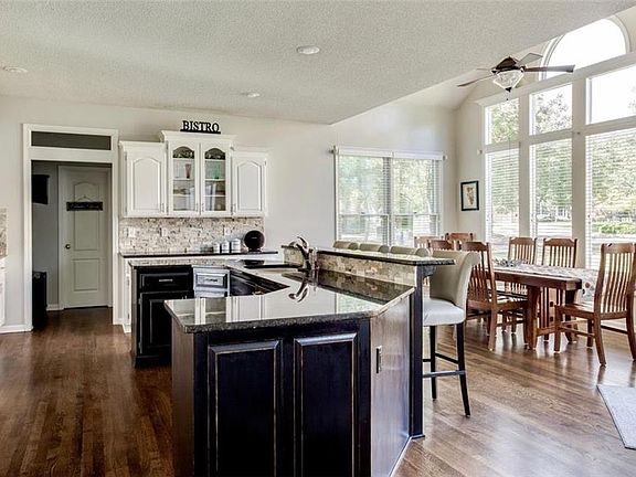 5th image of 5106 W 140th St