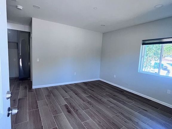 3rd image of 925-927 Avenue B925