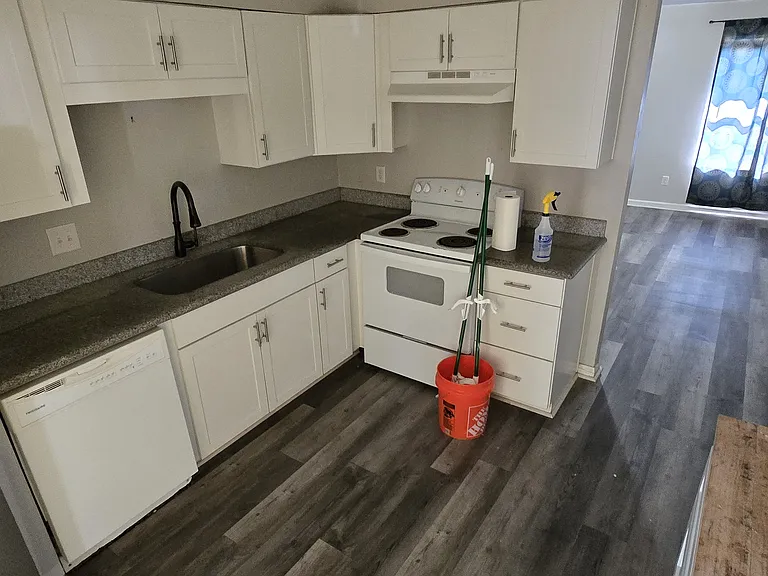 Bradford Place Apartments — Photo 15