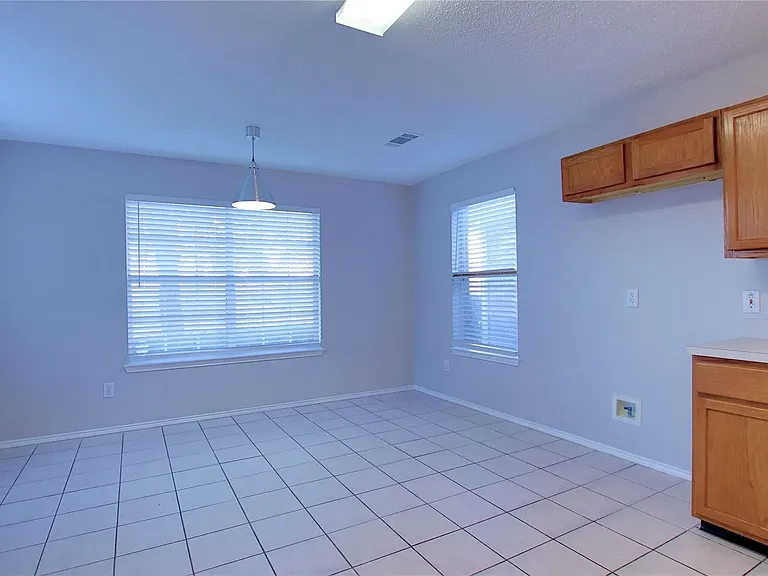 147 Southlake Dr — Photo 10