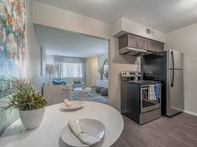 Berkdale Apartments — Photo 10