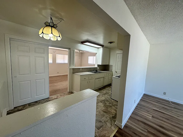 941 Leslie Dr — Photo 7