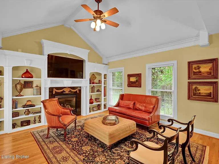 560 N Hubbards Ln — Photo 29