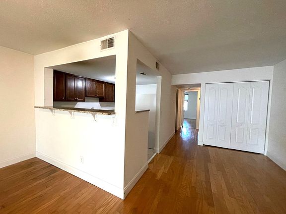 3rd image of 4330 Plaza Gate Ln S