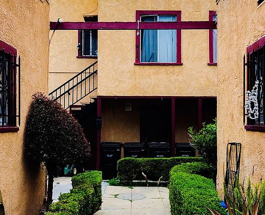 5th image of 957 W 45th St