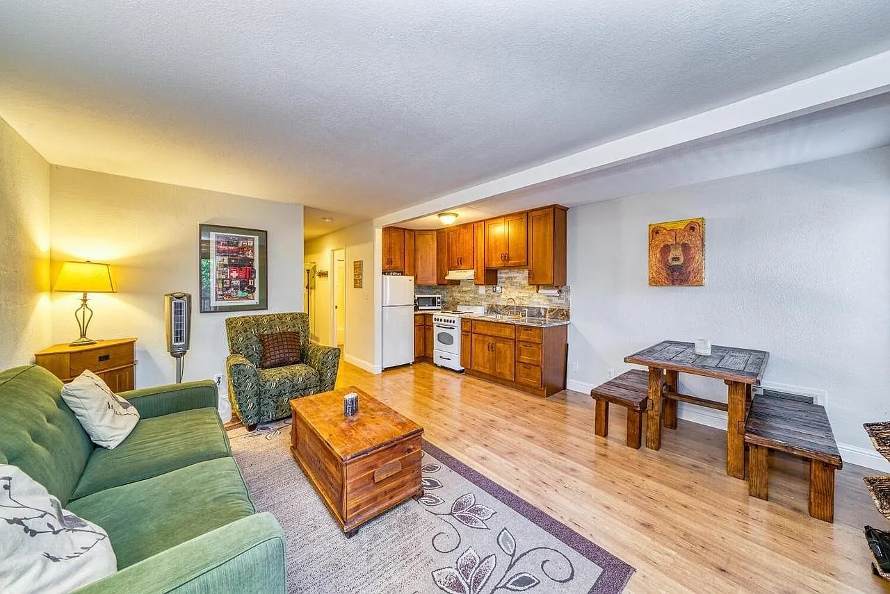1300 Regency Way — Photo 1