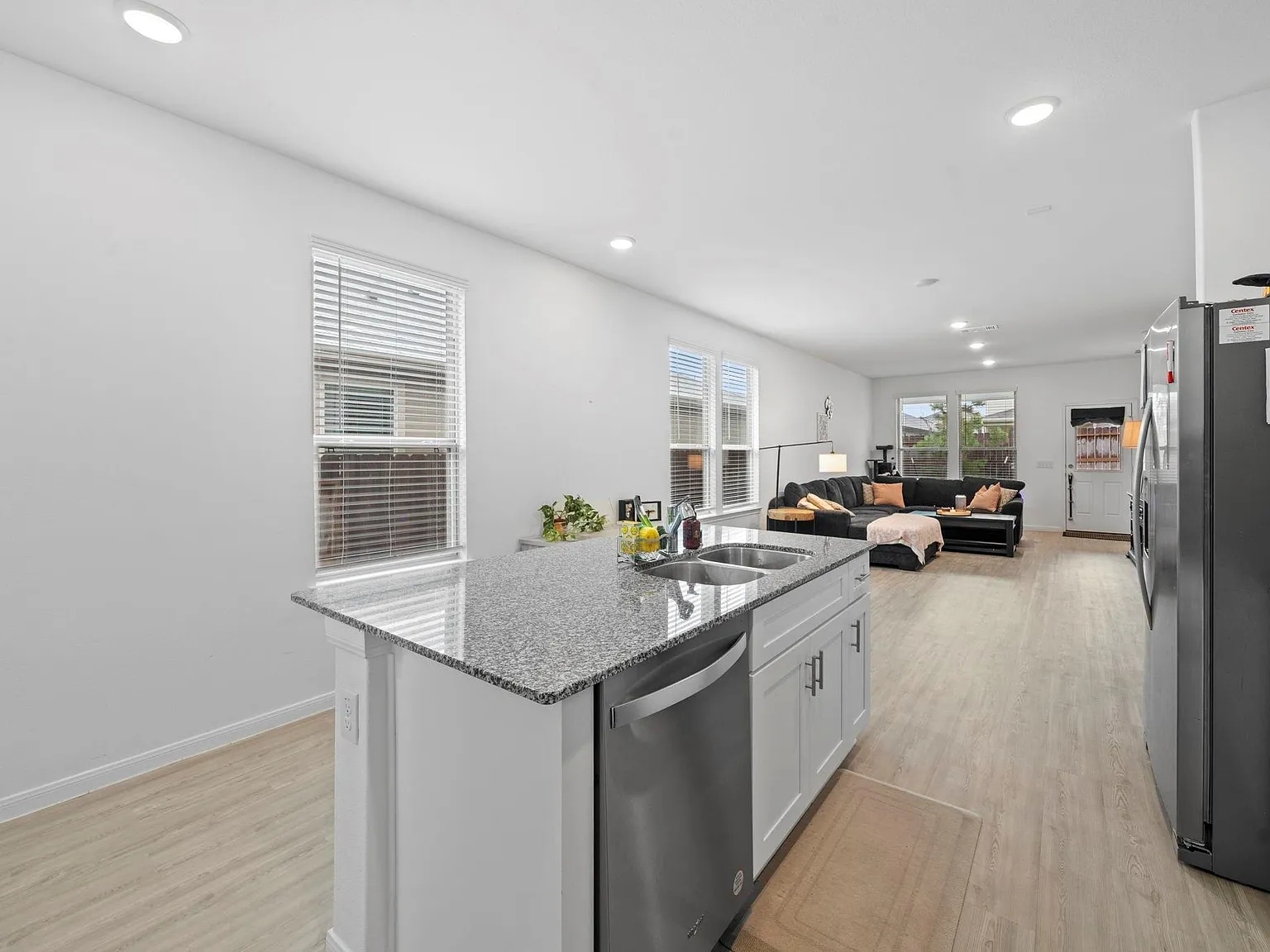3 bed, 2.0 bath, 1580 sqft, $1,950 — Photo 4