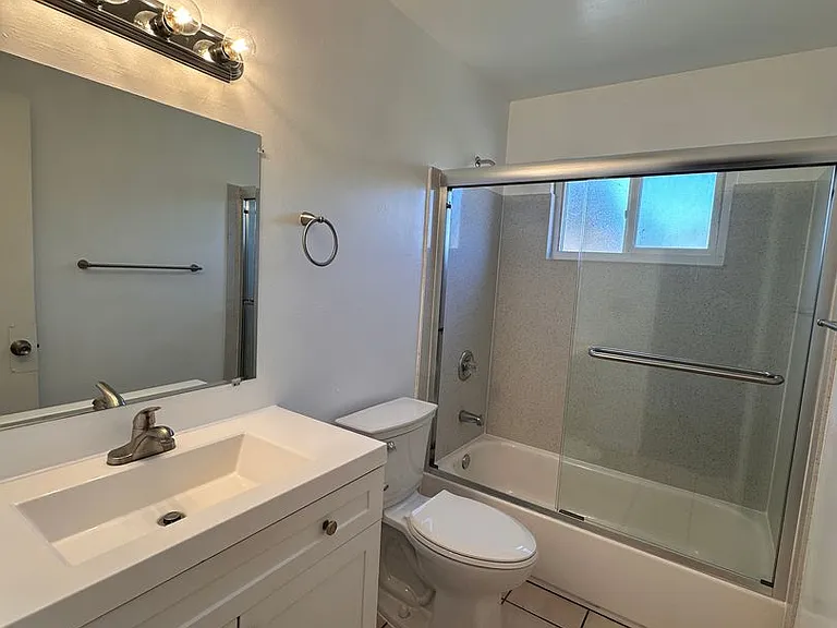 4065 Lyon Ave — Photo 5