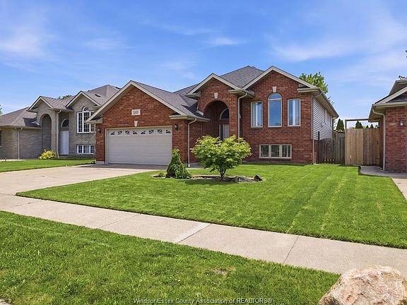 3rd image of 149 Amy Croft Dr