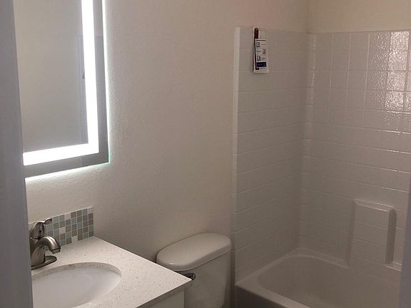 Main Bath with upgraded Mirror