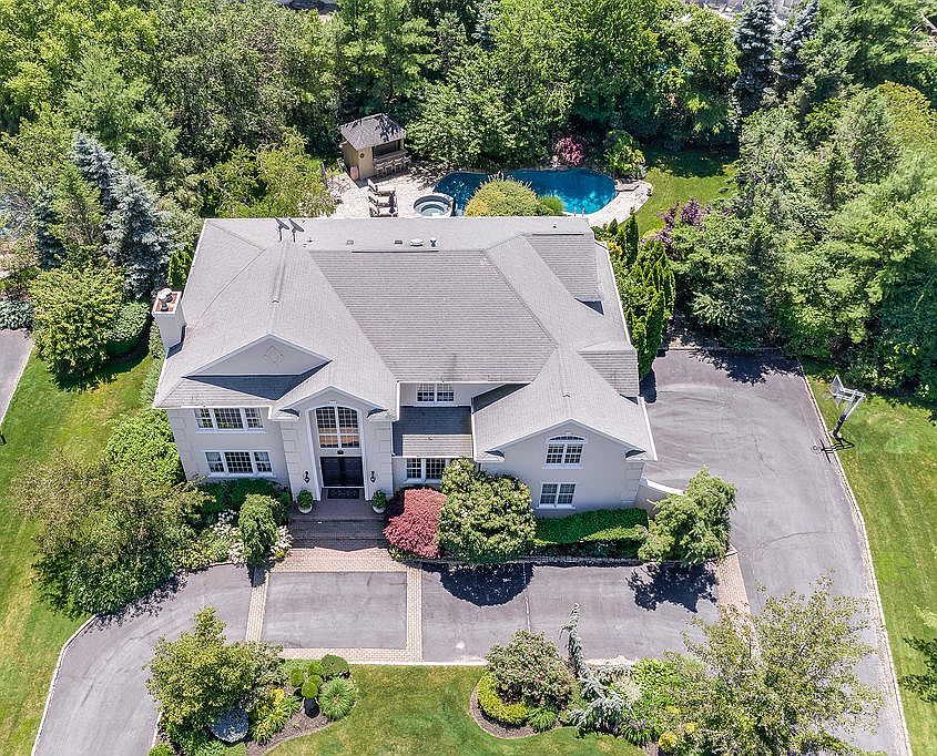 1st image of 5 Woodbury Farms Dr