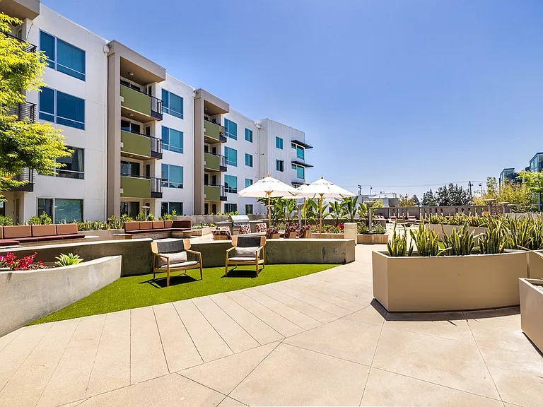 Exterior of Building | Brio Apartments | Apartment in Glendale, CA