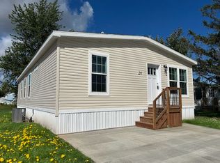 26 Oak Dr, Hamlin, NY 14464