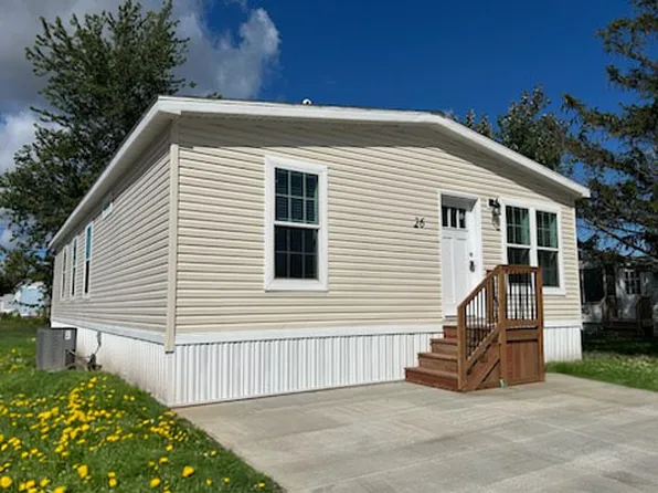 26 Oak Dr, Hamlin, NY 14464