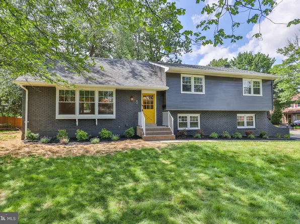 5 W Cherokee St, Emmaus, PA 18049