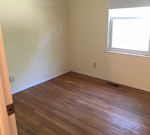 3rd image of 212 Lenwood Dr