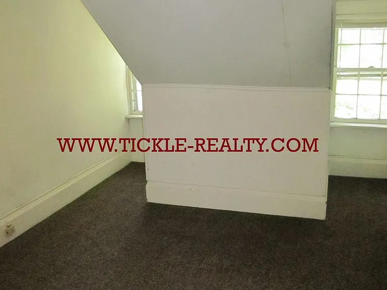 242 Oxford St — Photo 7