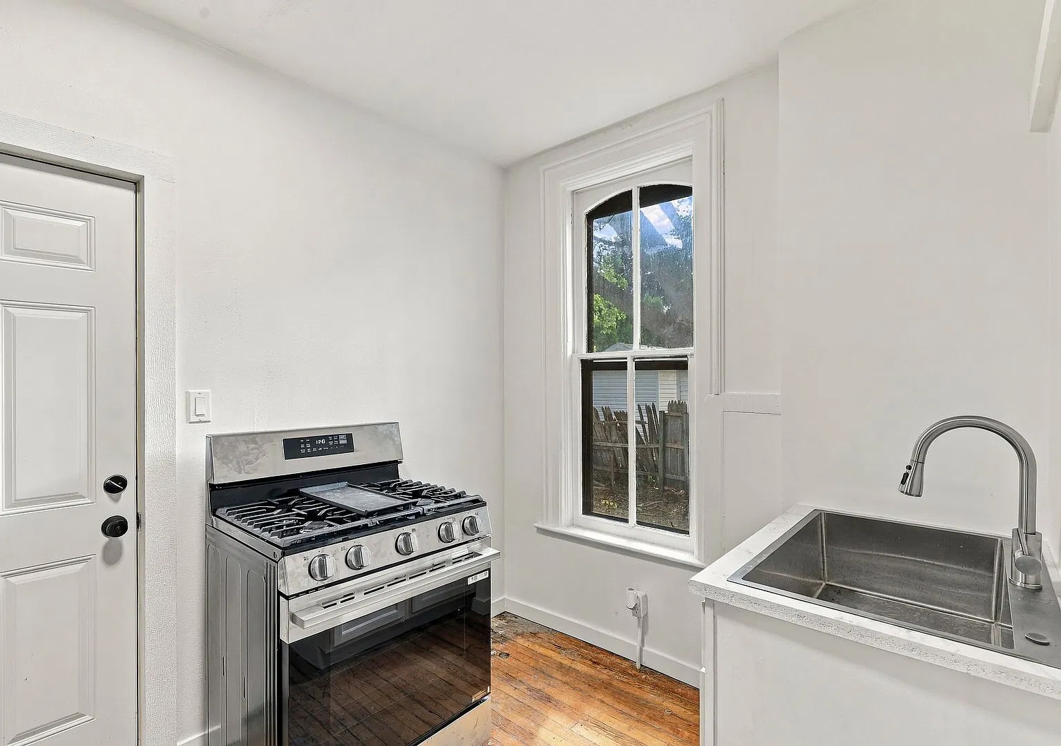 584 Mount Vernon Street — Photo 2