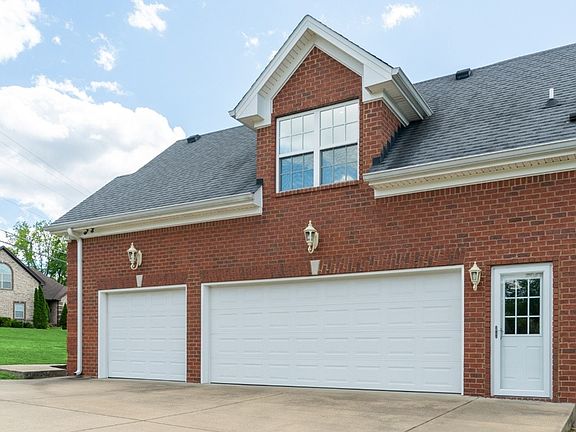 5th image of 1822 Shagbark Way