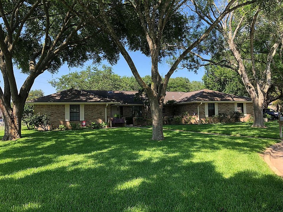 1st image of 1910 Cody Dr
