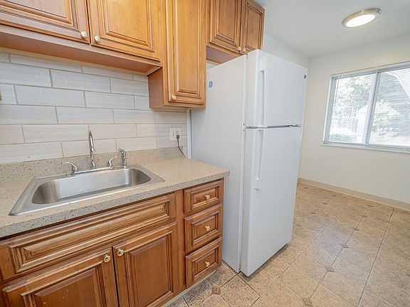 5th image of 825 Orchard Ave APT 21