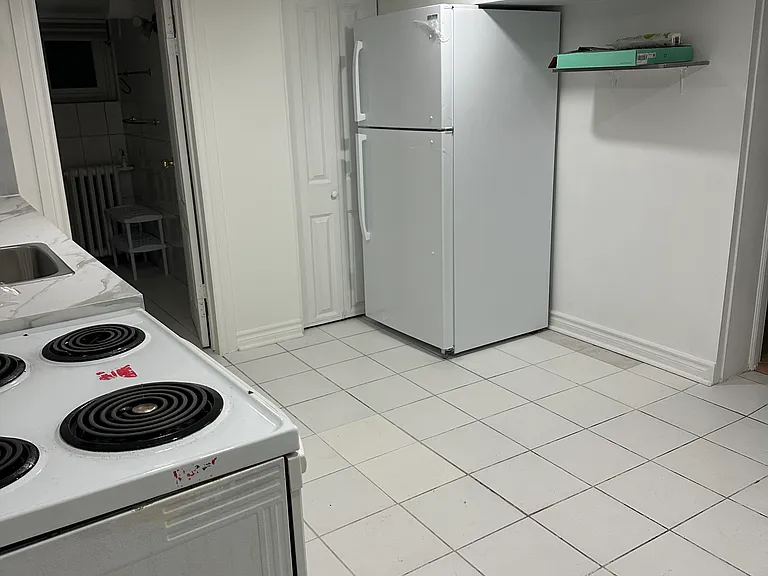 105 Sandown Ave #BASEMENT — Photo 5