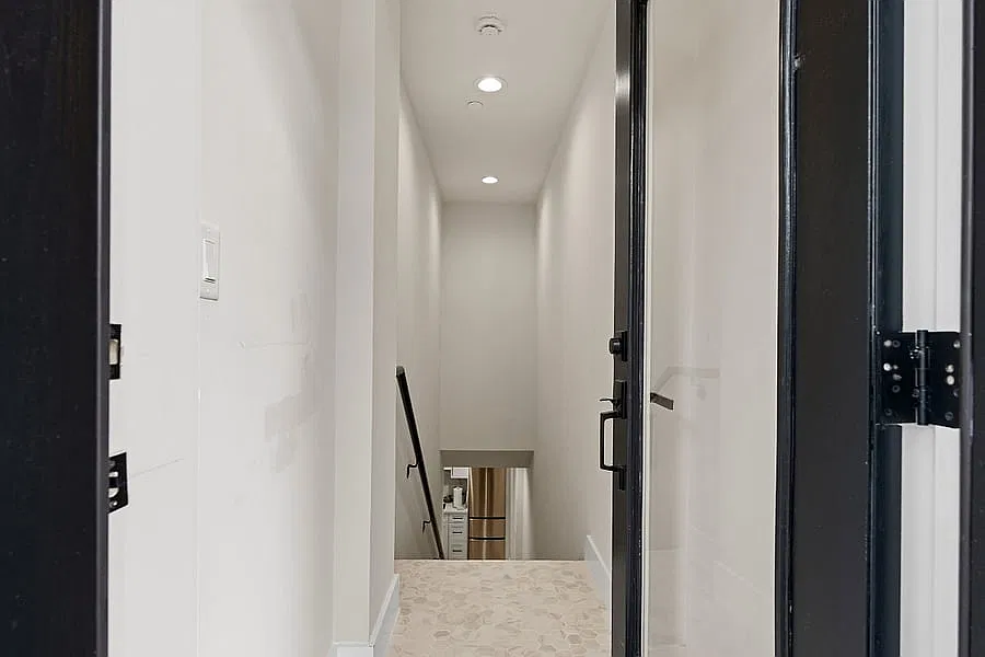 1 bed, 1.5 bath, 650 sqft, $3,500 — Photo 1