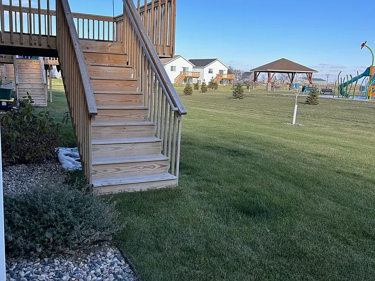 236 Divide Dr — Photo 2