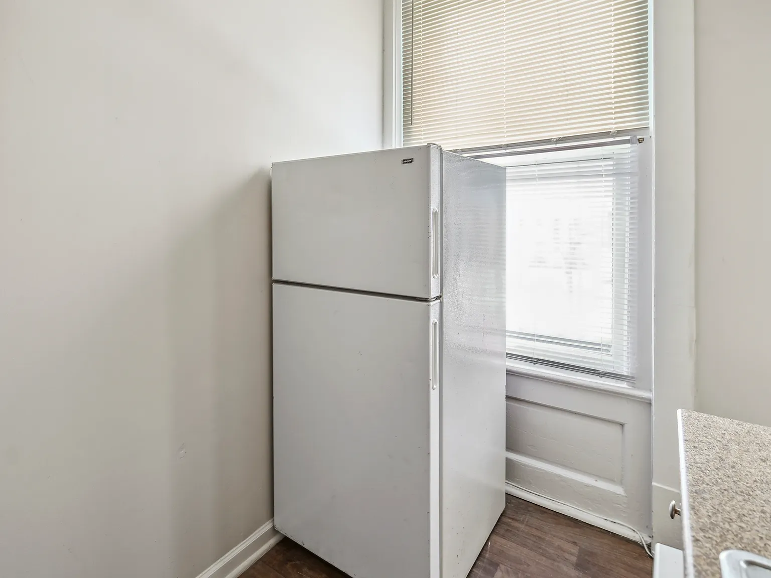 2 bed, 750 sqft, $999 — Photo 3