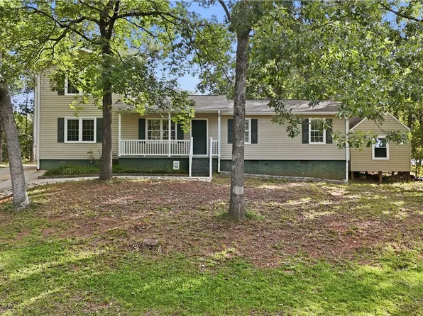 2001 Ridgeview Ln, Seneca, SC 29678