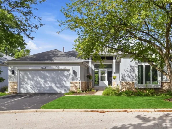 3064 N Southern Hills Dr, Wadsworth, IL 60083