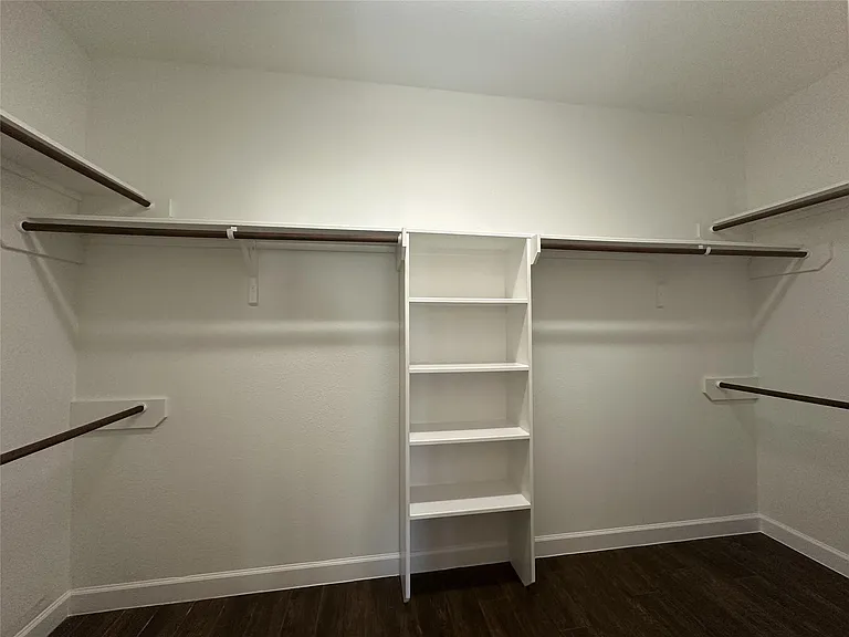 2438 Garden Falls Dr — Photo 11