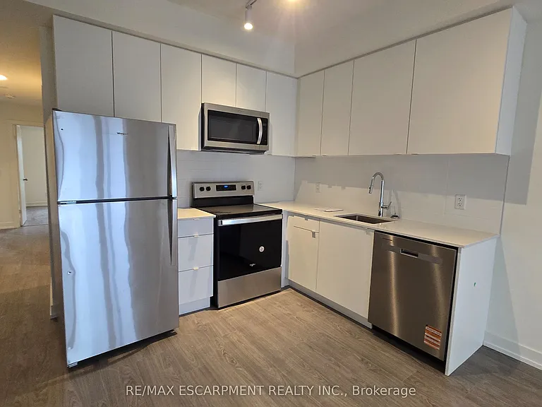 16 Melbourne Ave #210B — Photo 11